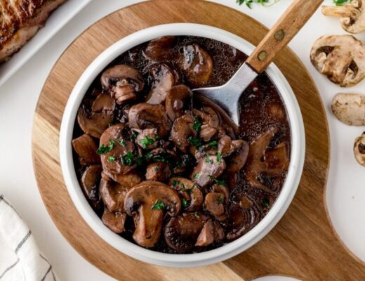 Mushrooms in Red Wine Sauce: A Deliciously Savory Combination