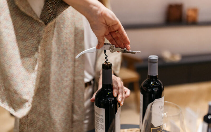 Ventajas de adquirir botellas pequeñas de vino tinto en Makro